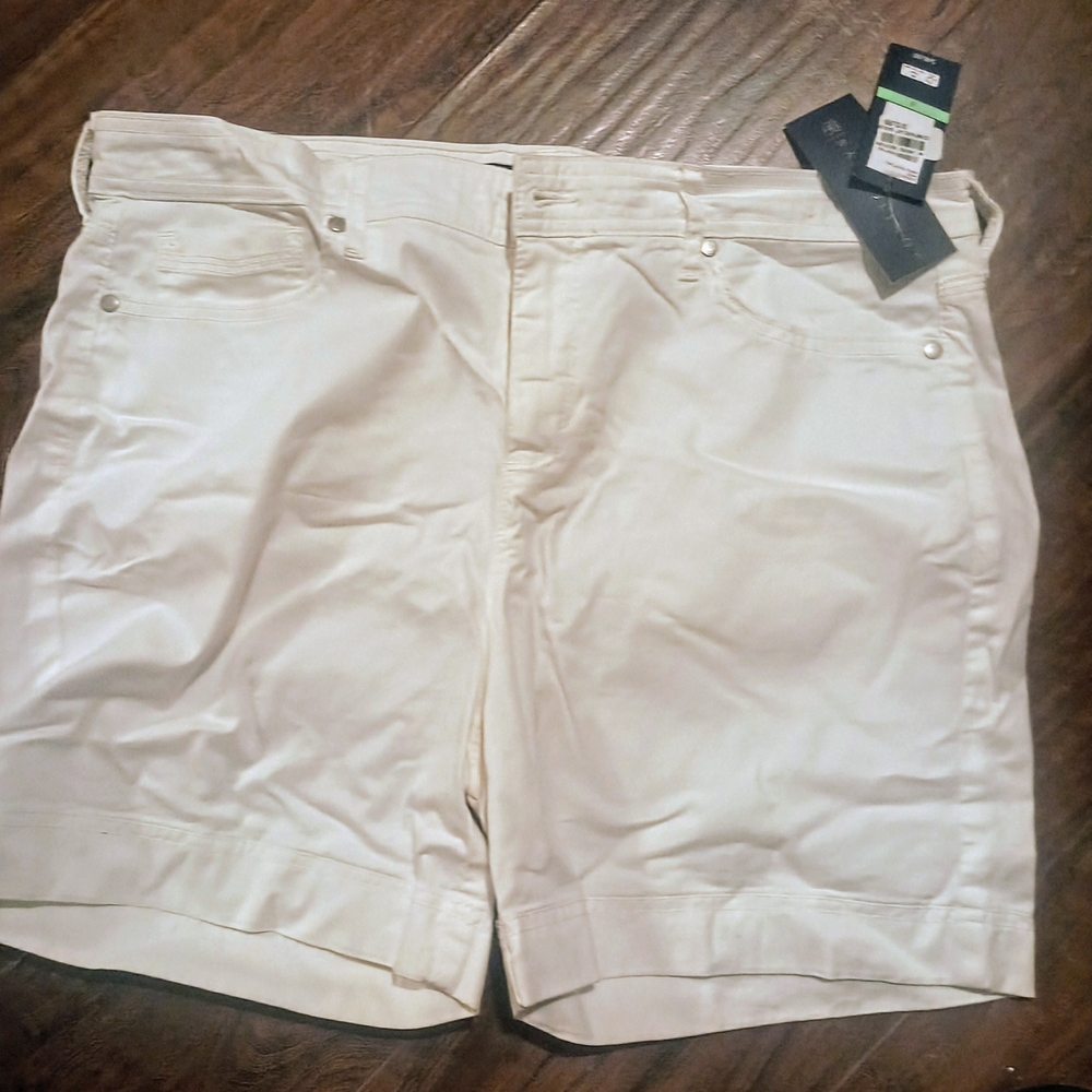 Bandolino Cream Women's Shorts